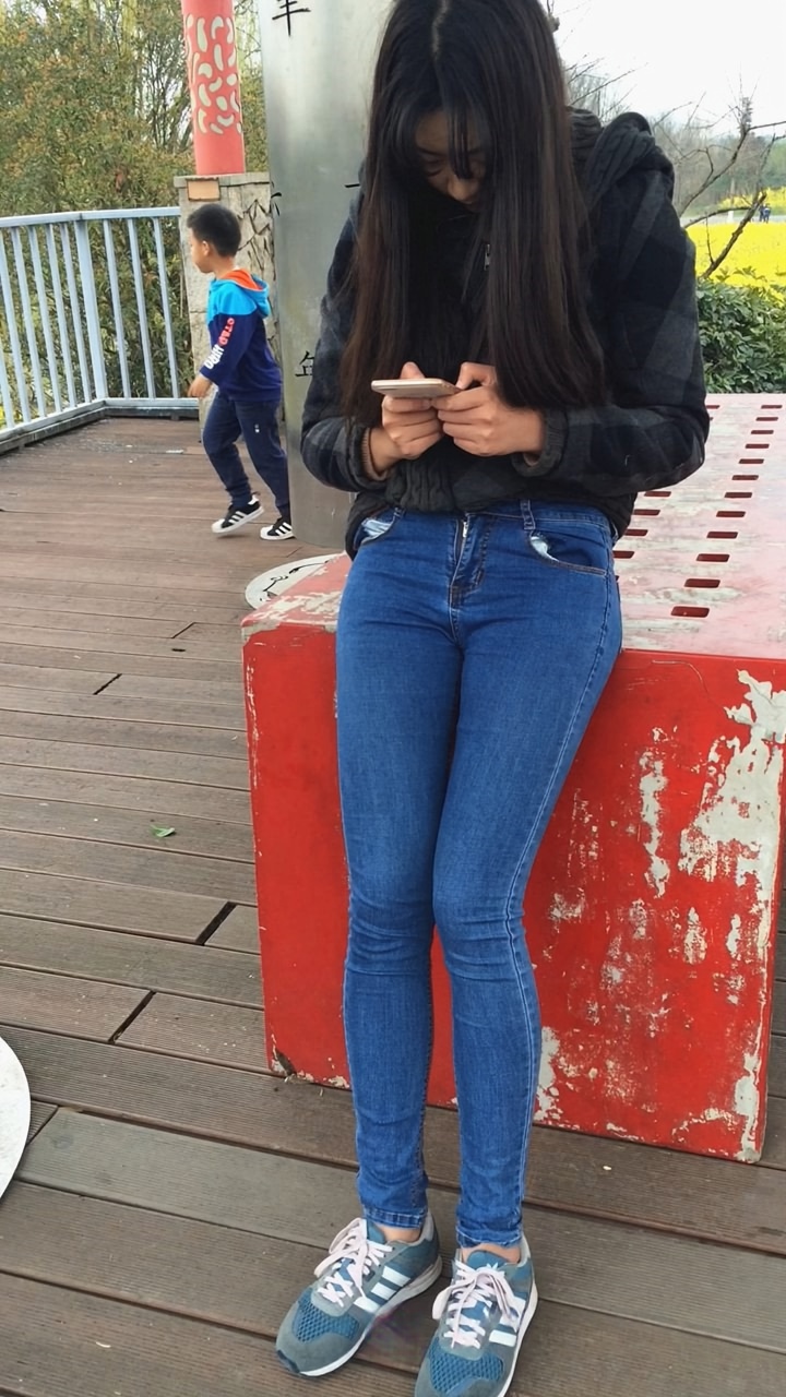 纯洁蓝牛长发美眉[498M/MOV]