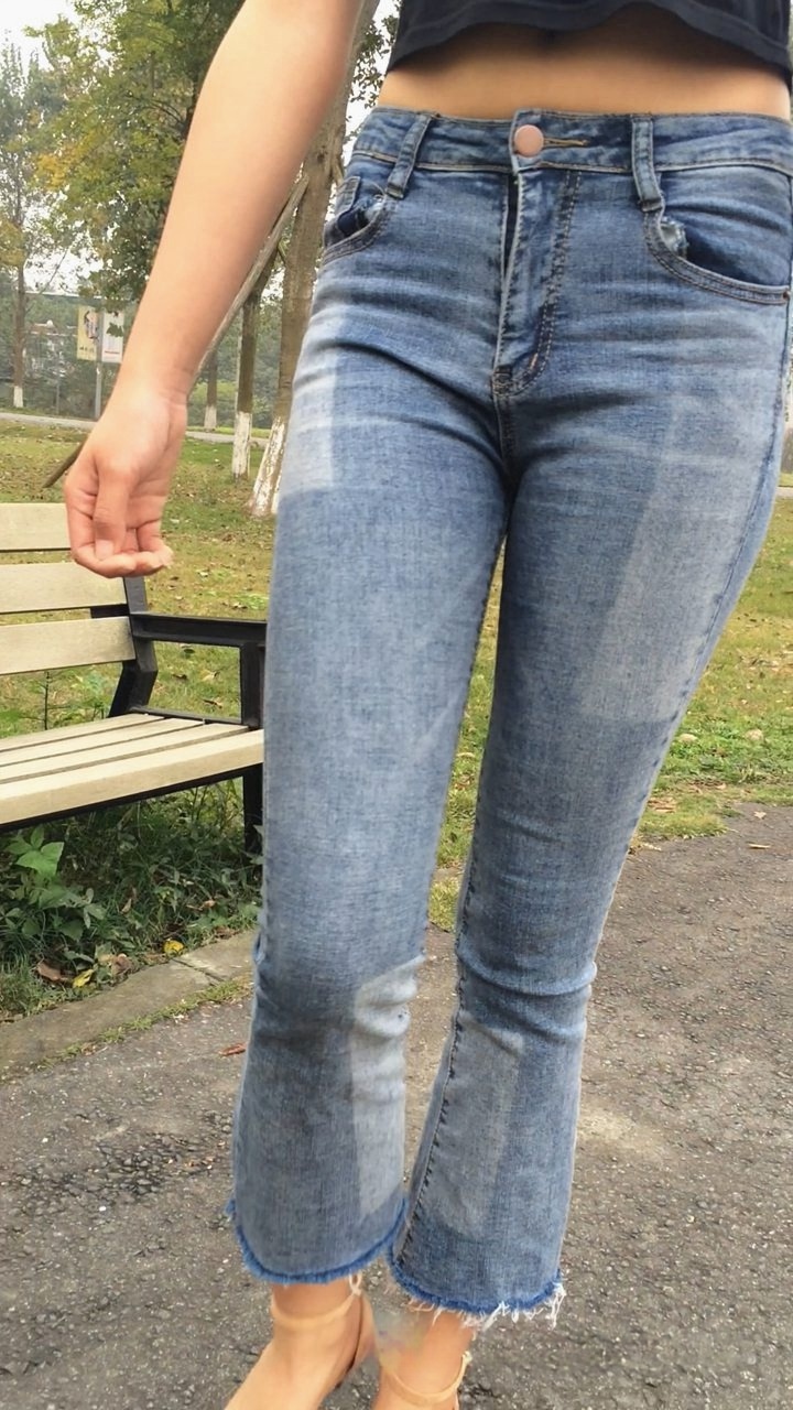 极品身材牛仔裤美眉模拍[742M/MOV]