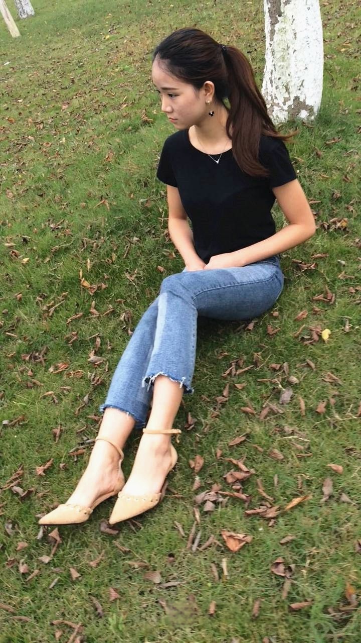 极品身材牛仔裤美眉模拍[742M/MOV]