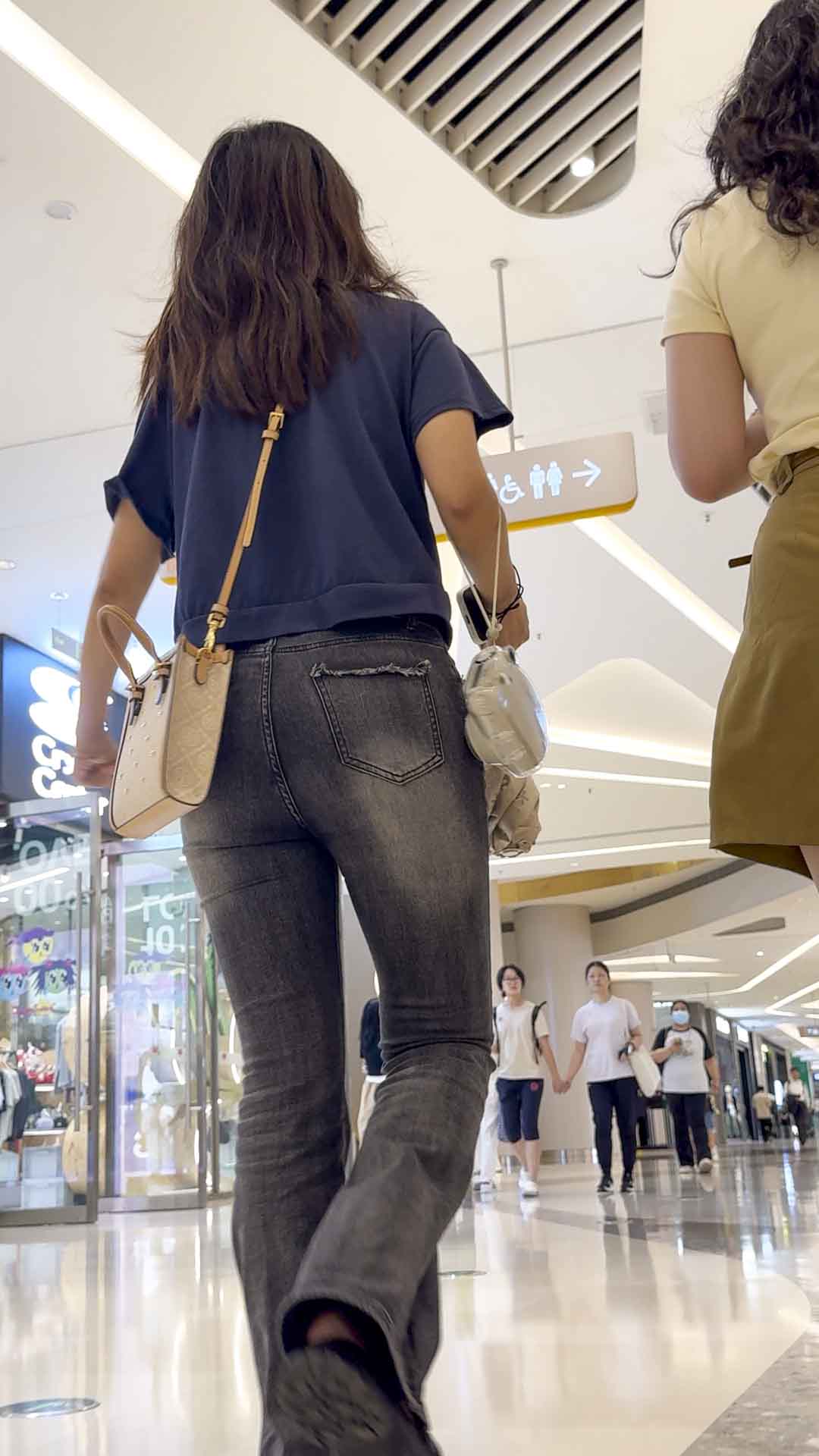 国庆献礼性感圆润包臀牛仔小姐姐（积分399）