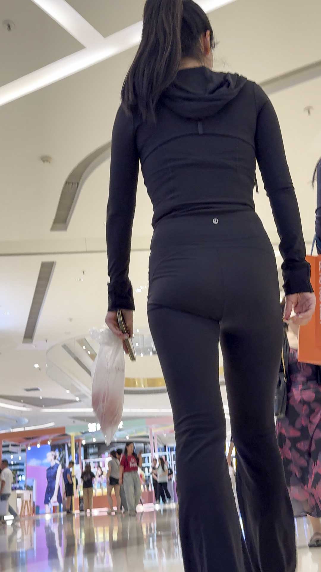 长腿丰臀透内痕瑜伽裤少妇（积分155）