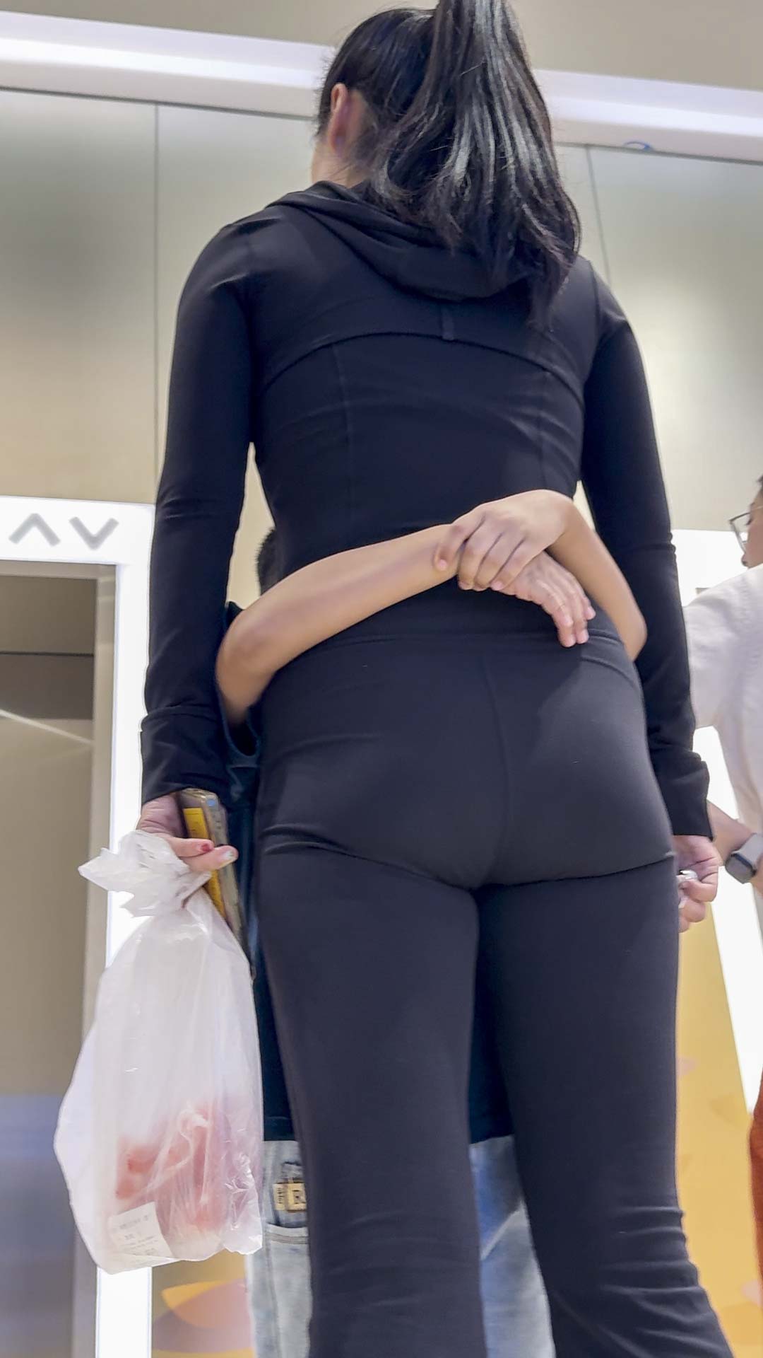 长腿丰臀透内痕瑜伽裤少妇（积分155）