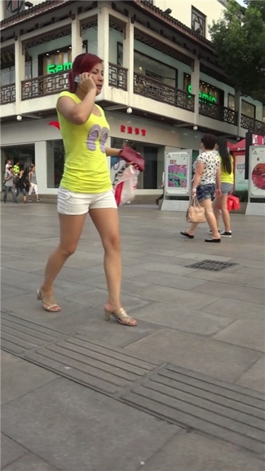 {绒心摄影}黄衫白短裤MM[MP4/549MB]