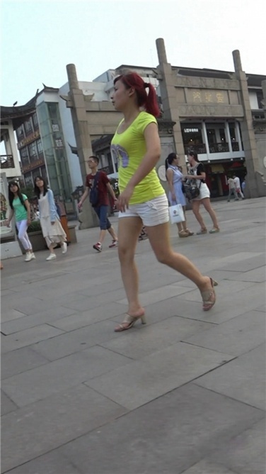 {绒心摄影}黄衫白短裤MM[MP4/549MB]