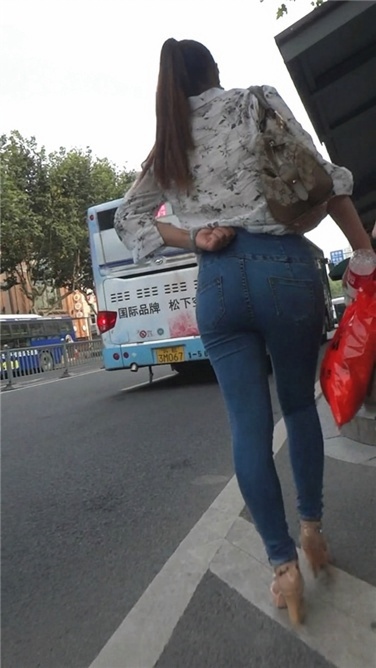 这样的牛仔你一定喜欢[MP4/124MB]