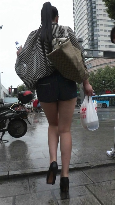 去会所上班的MT热裤MM[MP4/108MB]