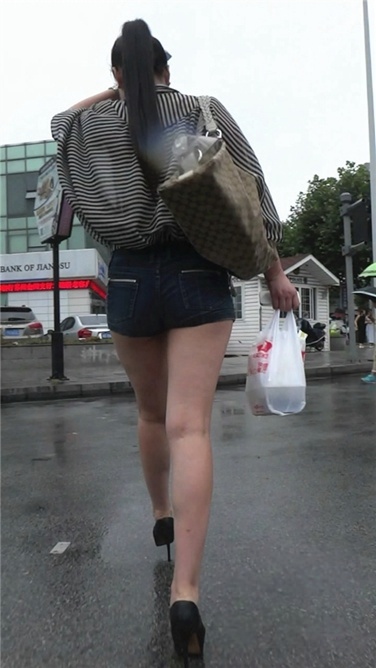 去会所上班的MT热裤MM[MP4/108MB]