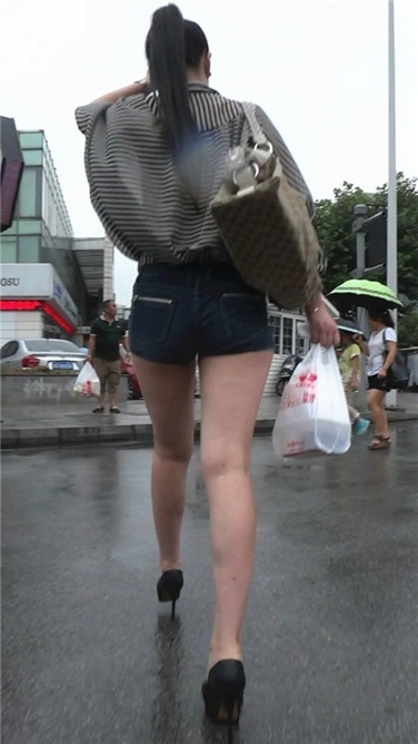 去会所上班的MT热裤MM[MP4/108MB]