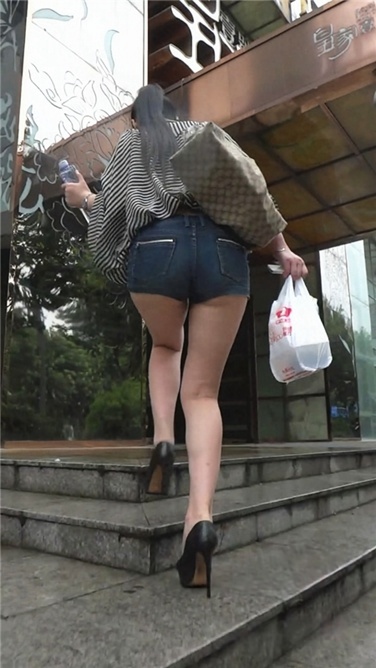 去会所上班的MT热裤MM[MP4/108MB]