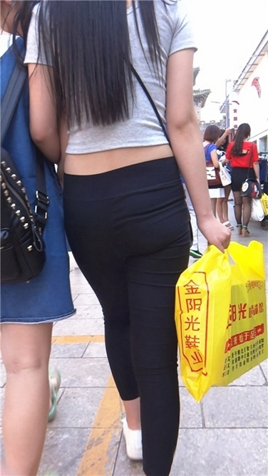 性感的高挑黑色紧身裤美女[MP4/603MB]