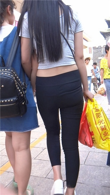 性感的高挑黑色紧身裤美女[MP4/603MB]