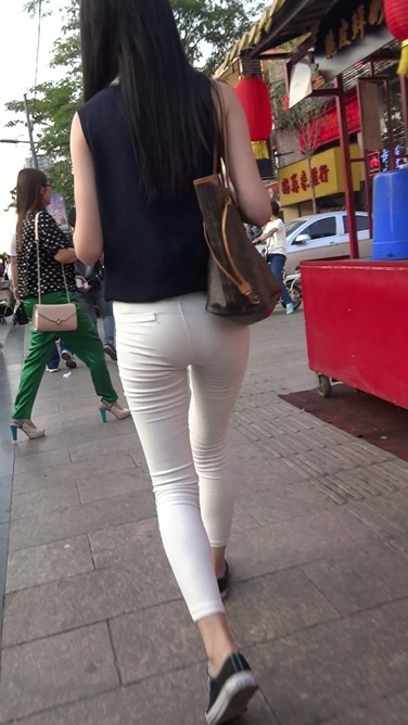 紧致白裤MM[MP4/1GB]