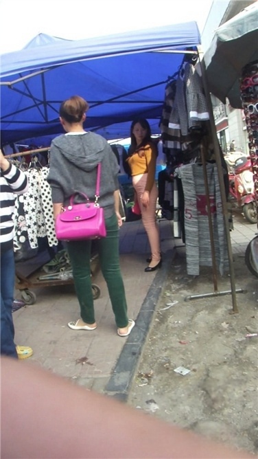 极致紧身粉裤高挑熟女[MP4/988MB]