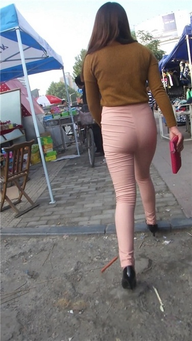 极致紧身粉裤高挑熟女[MP4/988MB]