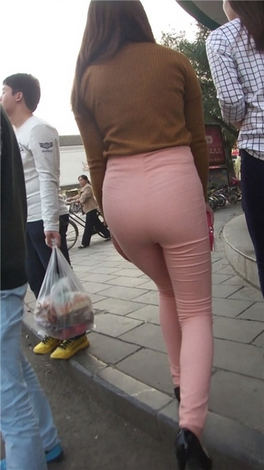 极致紧身粉裤高挑熟女[MP4/988MB]