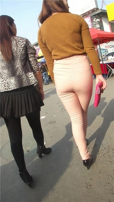 极致紧身粉裤高挑熟女[MP4/988MB]