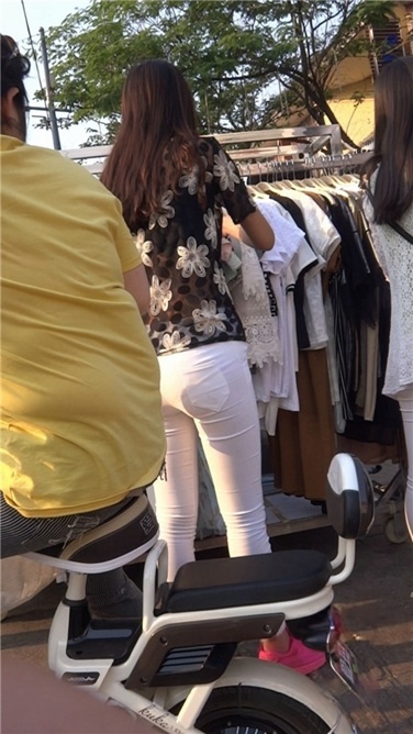 紧身白裤包臀润臀MM[MP4/703MB]