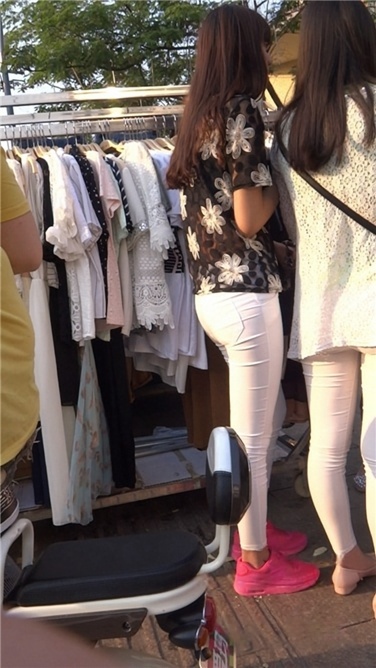 紧身白裤包臀润臀MM[MP4/703MB]