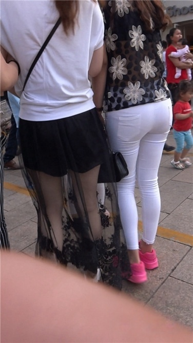 紧身白裤包臀润臀MM[MP4/703MB]