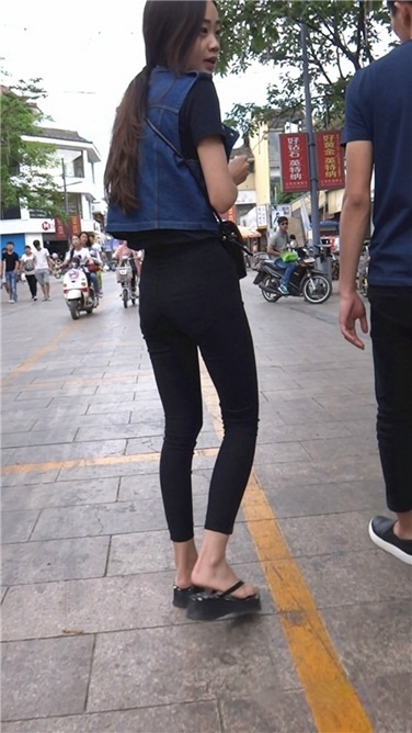 黑色紧身长腿妹妹[MP4/3GB]