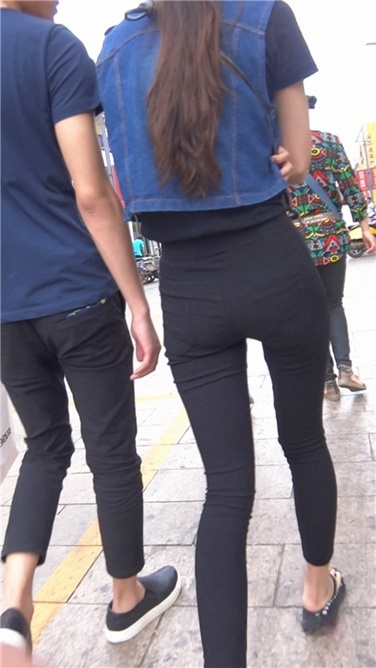 黑色紧身长腿妹妹[MP4/3GB]