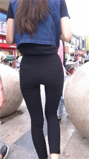 黑色紧身长腿妹妹[MP4/3GB]