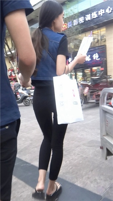 黑色紧身长腿妹妹[MP4/3GB]