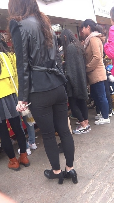 性感的黑裤美妇[MP4/3.1GB]