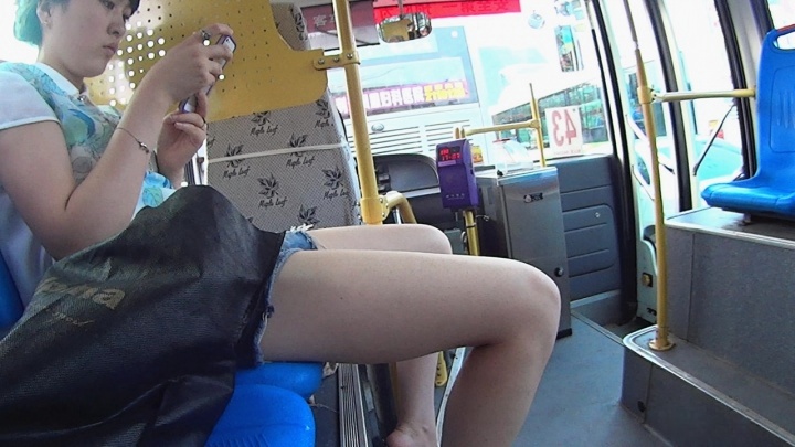 极品软妹子，超嫩大白腿[1.69G/MP4]