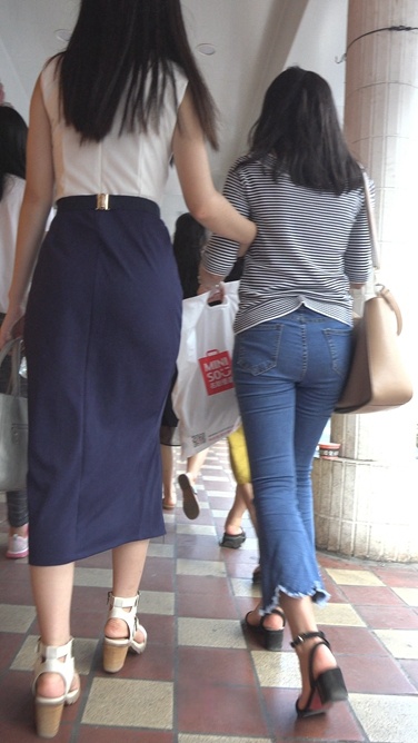 4K-牛仔裤长裙两美眉扭来扭去两翘屯C103[1.9G]