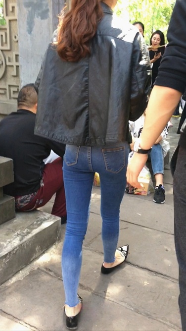 极品翘屯牛仔裤美眉身材好[410M]