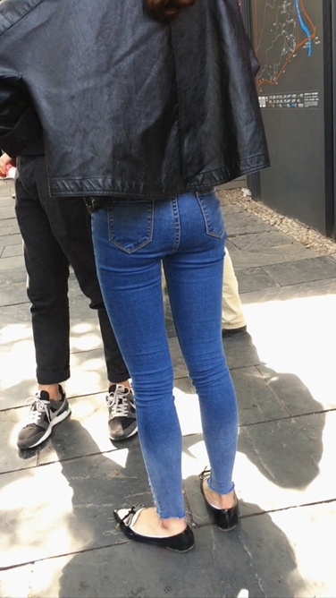 极品翘屯牛仔裤美眉身材好[410M]