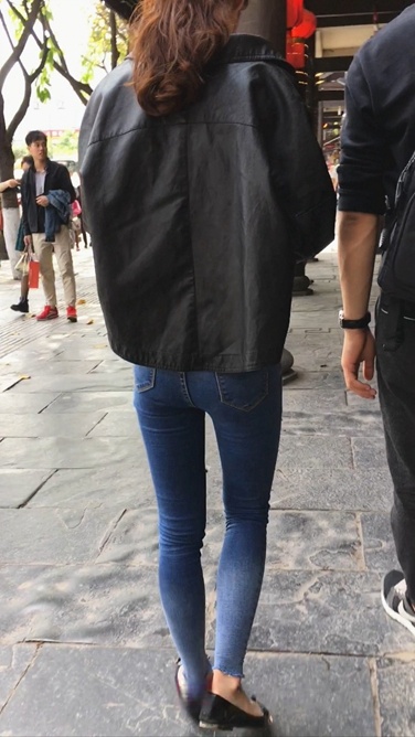 极品翘屯牛仔裤美眉身材好[410M]