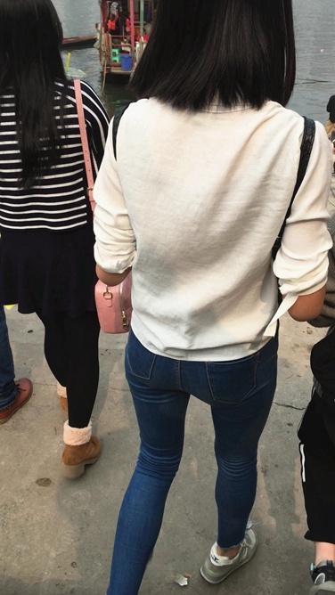 青春极品牛仔裤圆润紧屯学生妹子[393M]