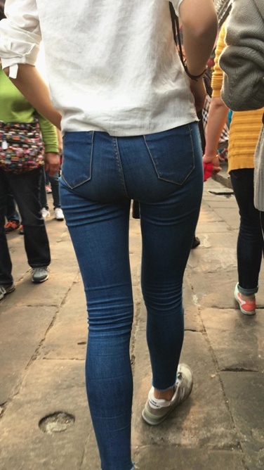 青春极品牛仔裤圆润紧屯学生妹子[393M]