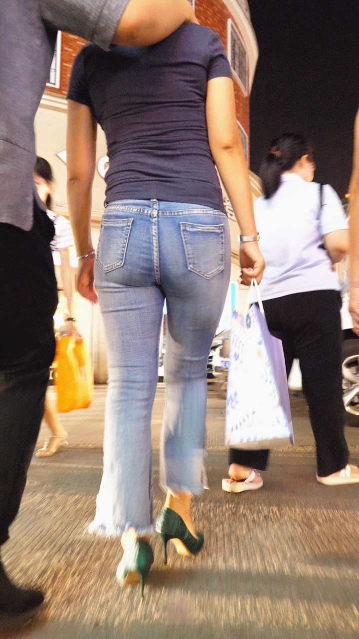 4K-极品蓝色紧身圆润翘臀牛仔裤MM[2.48G]