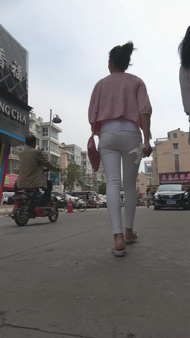 4K-超极品白色紧身裤美眉[1.01G]