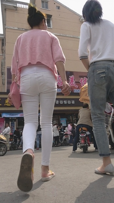 4K-超极品白色紧身裤美眉[1.01G]