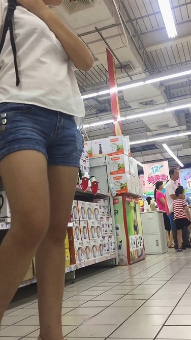 逛商场的牛仔热裤MM[652M]