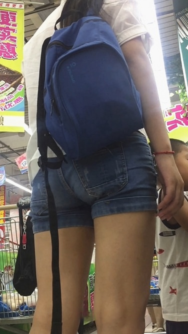 逛商场的牛仔热裤MM[652M]