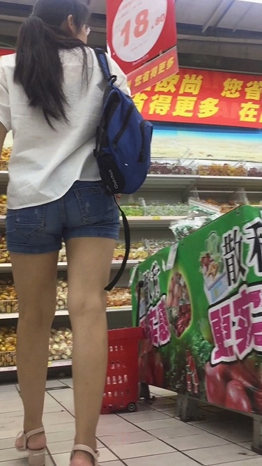 逛商场的牛仔热裤MM[652M]