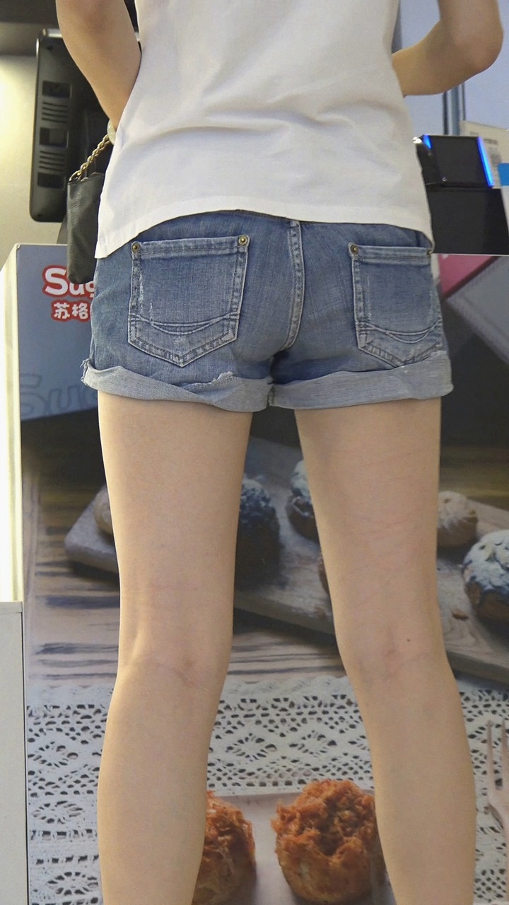 白色上衣蓝色牛仔热裤MM[801M]