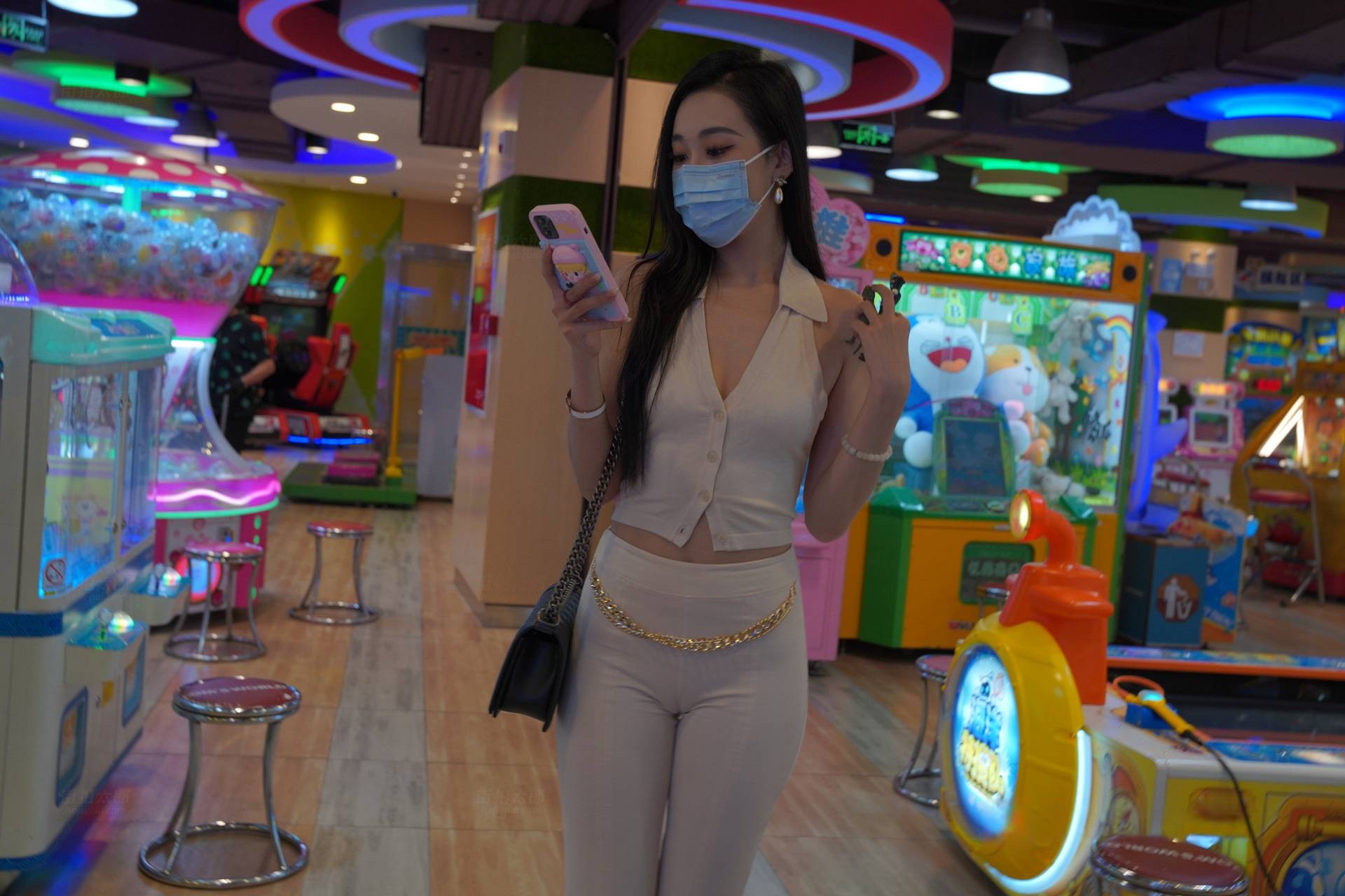 性感的白裤美女MJ3355