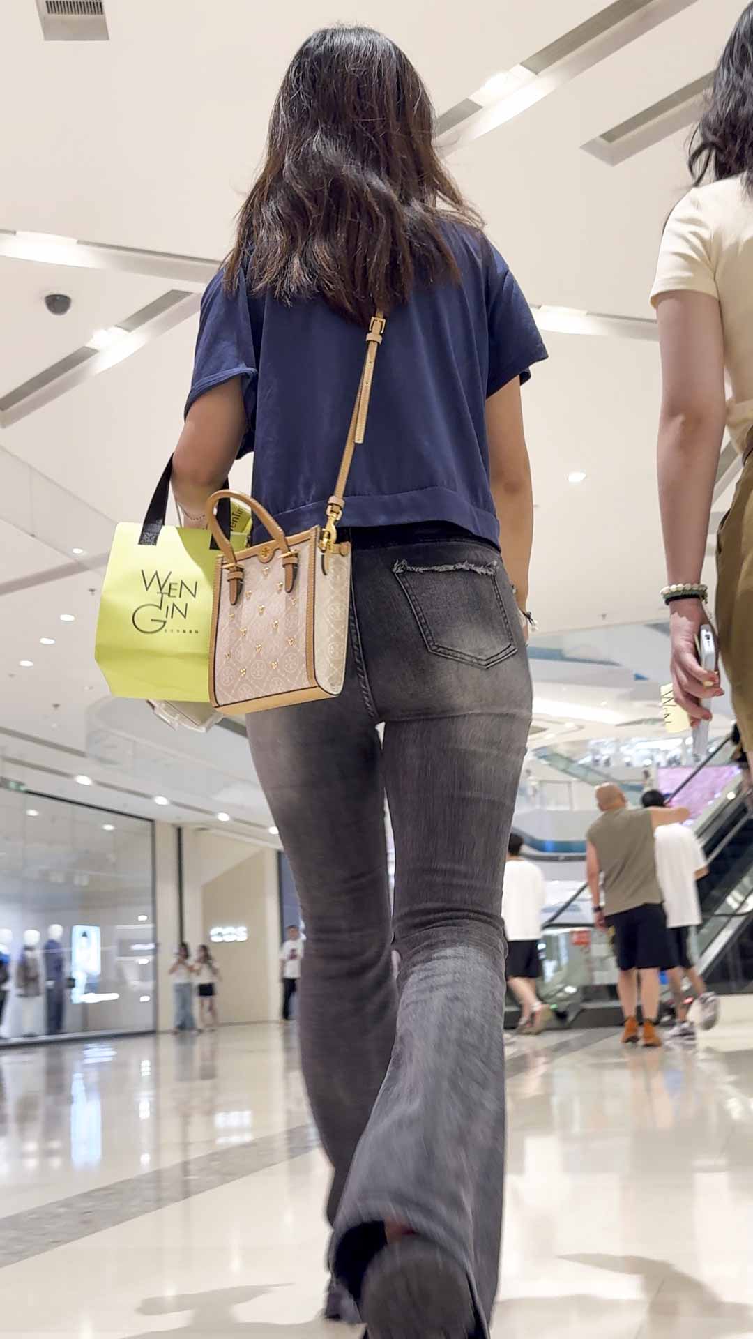 国庆献礼性感圆润包臀牛仔小姐姐（积分399）