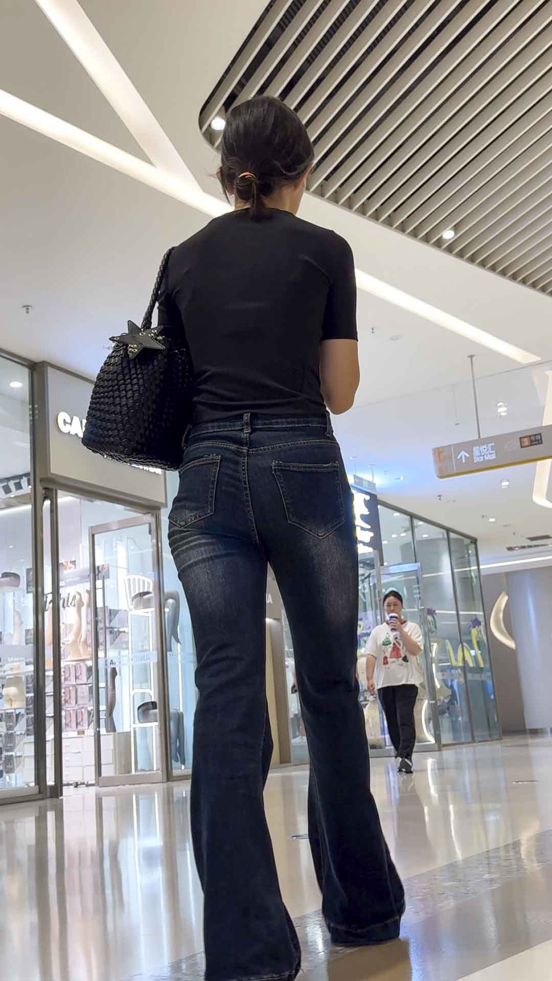 高挑长腿牛仔少妇（积分88）