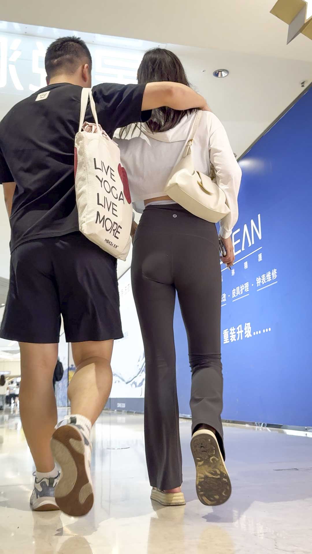 商场紧身瑜伽妹子（积分125）