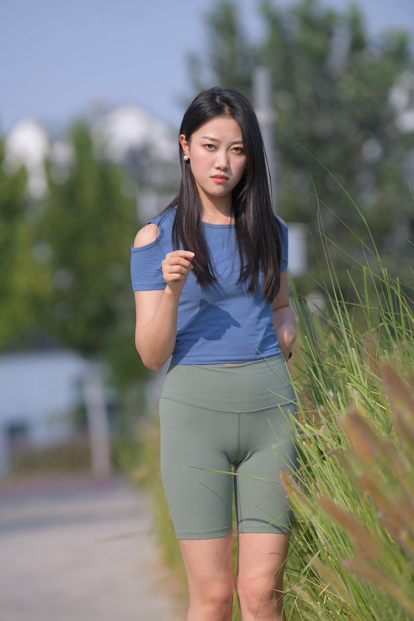 绿色瑜伽短裤美女[8.98G]
