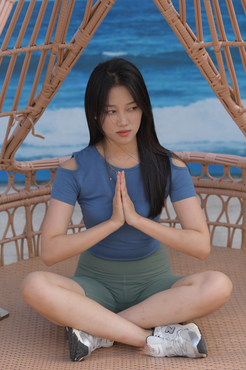 绿色瑜伽短裤美女[8.98G]