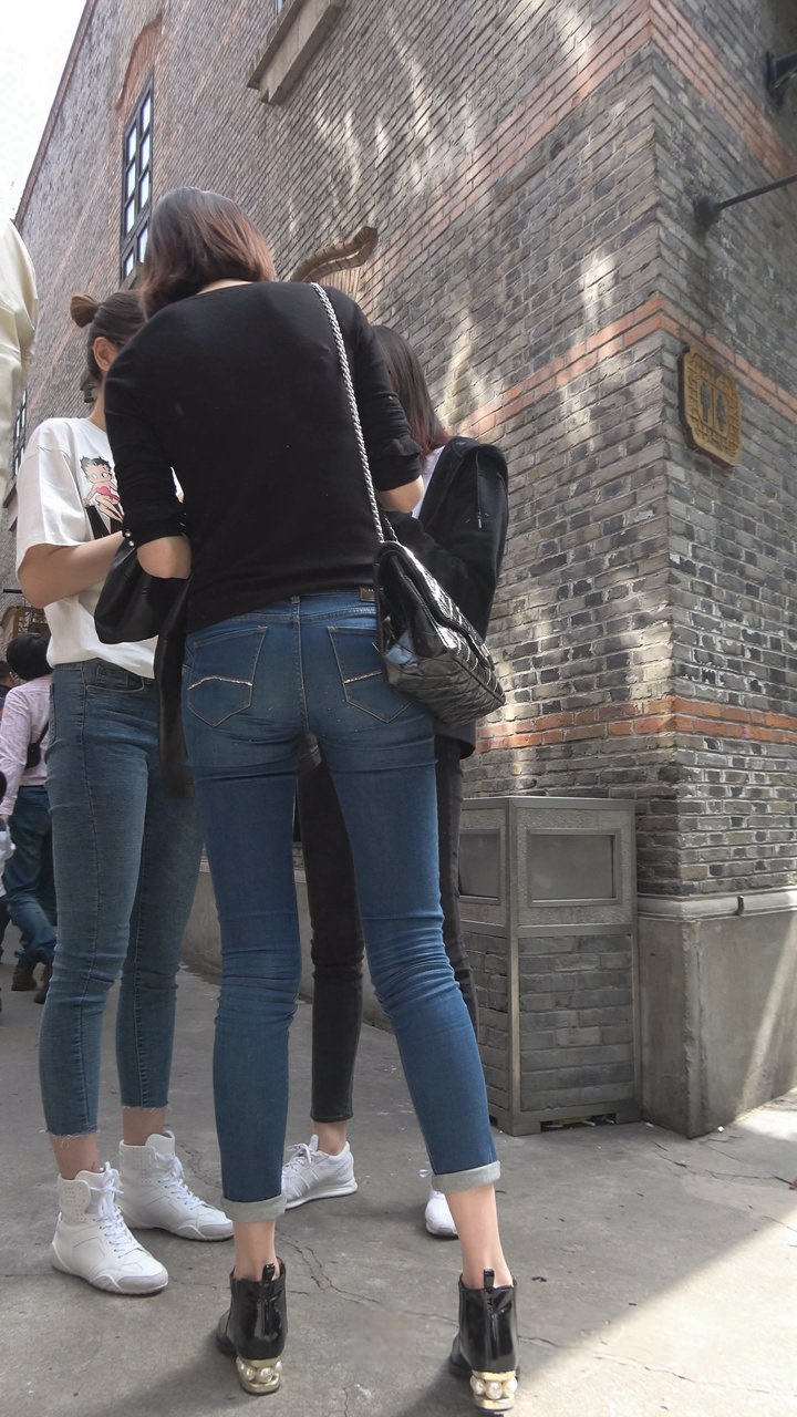 两个牛仔裤小姐姐DJ842[1.77G]