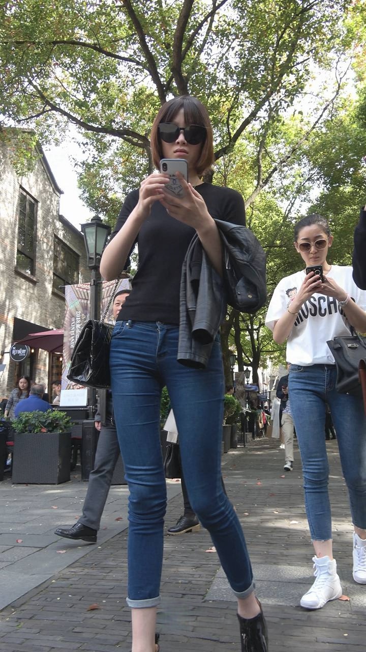 两个牛仔裤小姐姐DJ842[1.77G]